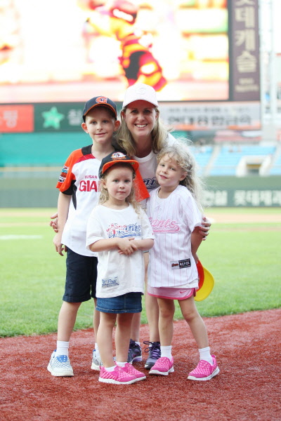 옥스프링 선수의 사랑스런 가족